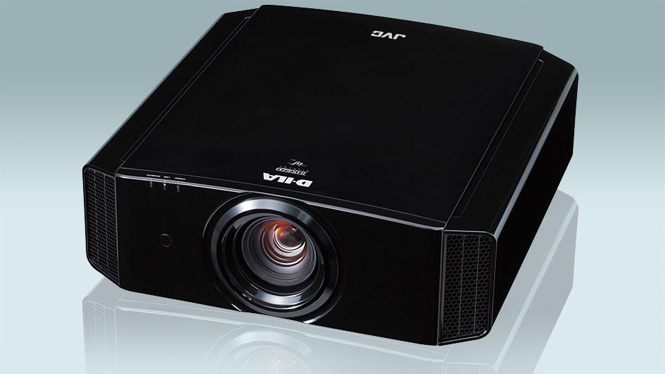 Die Projektoren DLA-X90R und DLA-X70R zeigen Bilder bis zur 4K-Auflösung. (Bild: JVC)