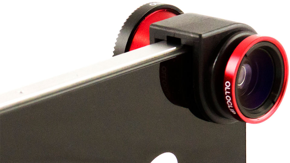 Das Aufsteck-Objektiv verhilft der iPhone-Kamera (4/4S) zu mehr Weitwinkel. (Bild: Hersteller)