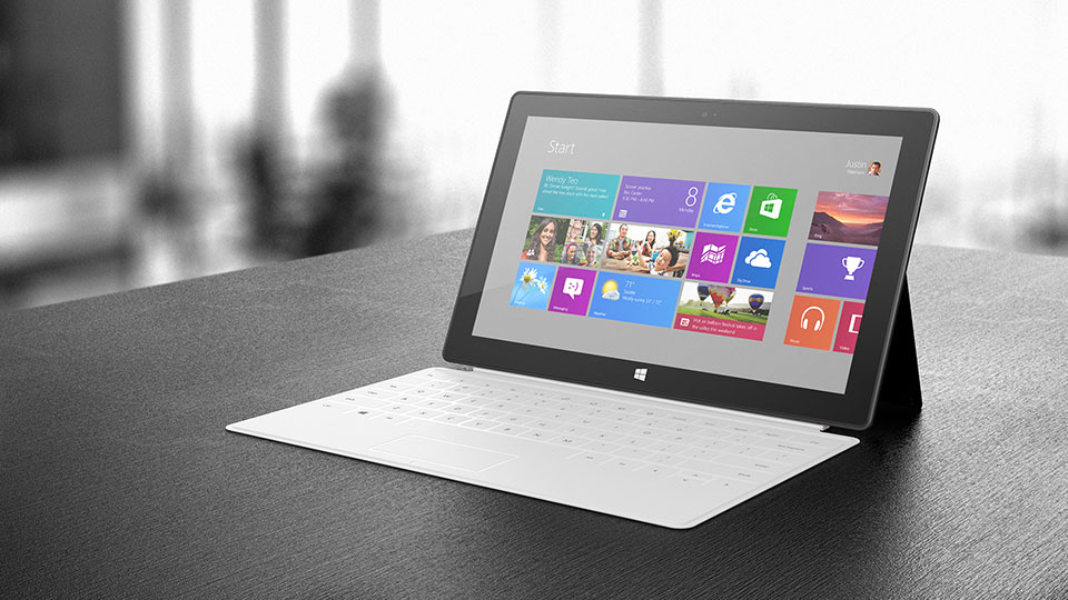 Surface und Surface for Windows 8 Pro: Tablet oder ultraleichtes Notebook? (Bild: Microsoft)
