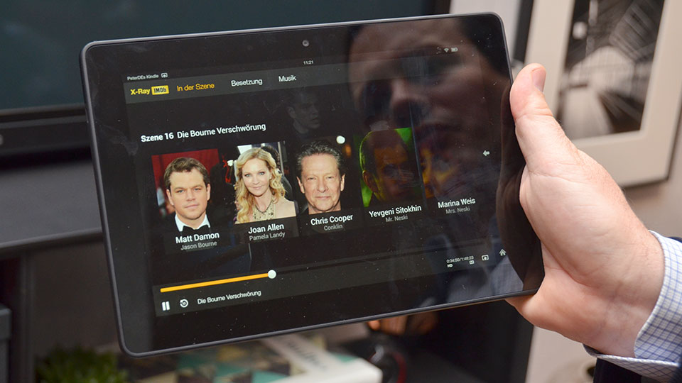 Fire TV und Kindle Fire können beim Filmegucken miteinander kommunizieren. Das Tabelt zeigt dann etwa Zusatzinformationen zum Film. (Bild: R. Otter)