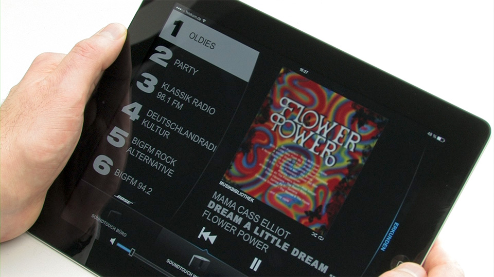 Die SoundTouch-App am iPad: links die Presets, rechts das große Wiedergabefenster.