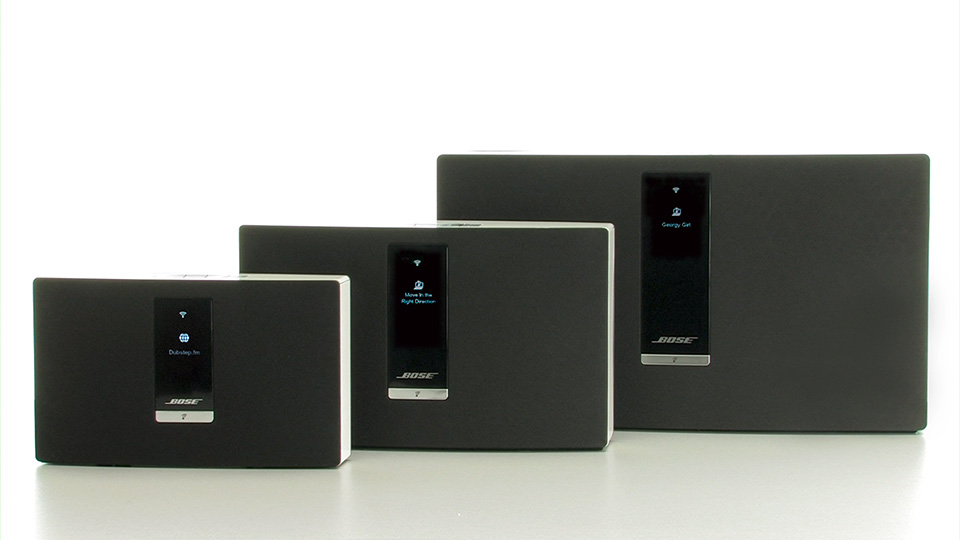 Die drei WLAN-Lautsprecher des Systems: SoundTouch Portable, SoundTouch 20 und SoundTouch 30 (von links nach rechts).