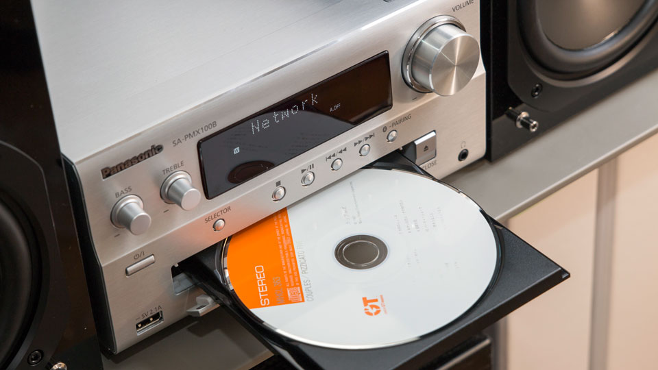 Die Mini-Anlage SA-PMX100B überträgt auch CDs im Multiroom-System. ©digitalzimmer