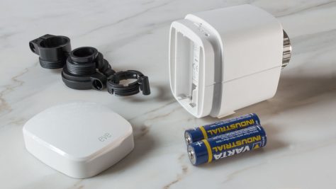 Der Eve Thermo wird mit Adaptern für verschiedene Heizkörper-Ventile geliefert. ©digitalzimmer