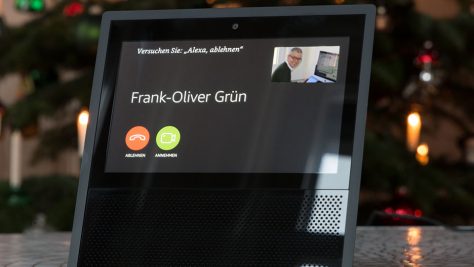 Der Echo Show von Amazon eignet sich gut als sprachgesteuertes Videotelefon. ©digitalzimmer