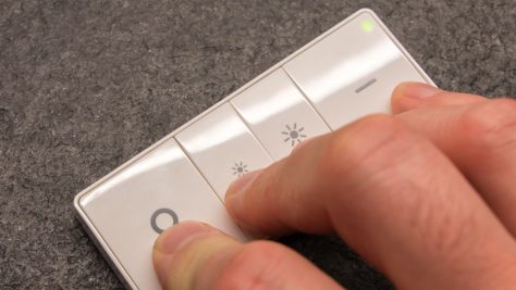 Hue Dimmer Switch neustarten: Alle Tasten gleichzeitig drücken. ©digitalzimmer