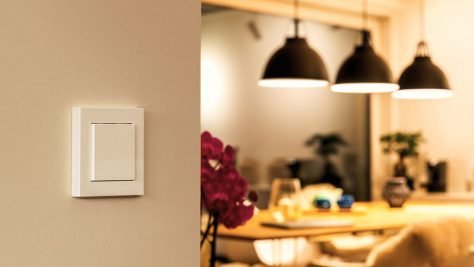 Der HomeKit-Taster Eve Light Switch ersetzt einen vorhandene Lichtschalter in der Unterputzdose. Bild: Hersteller