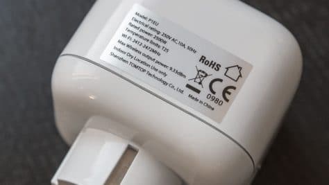 Etikett mit CE-Kennzeichnung auf einer Funksteckdose. ©digitalzimmer